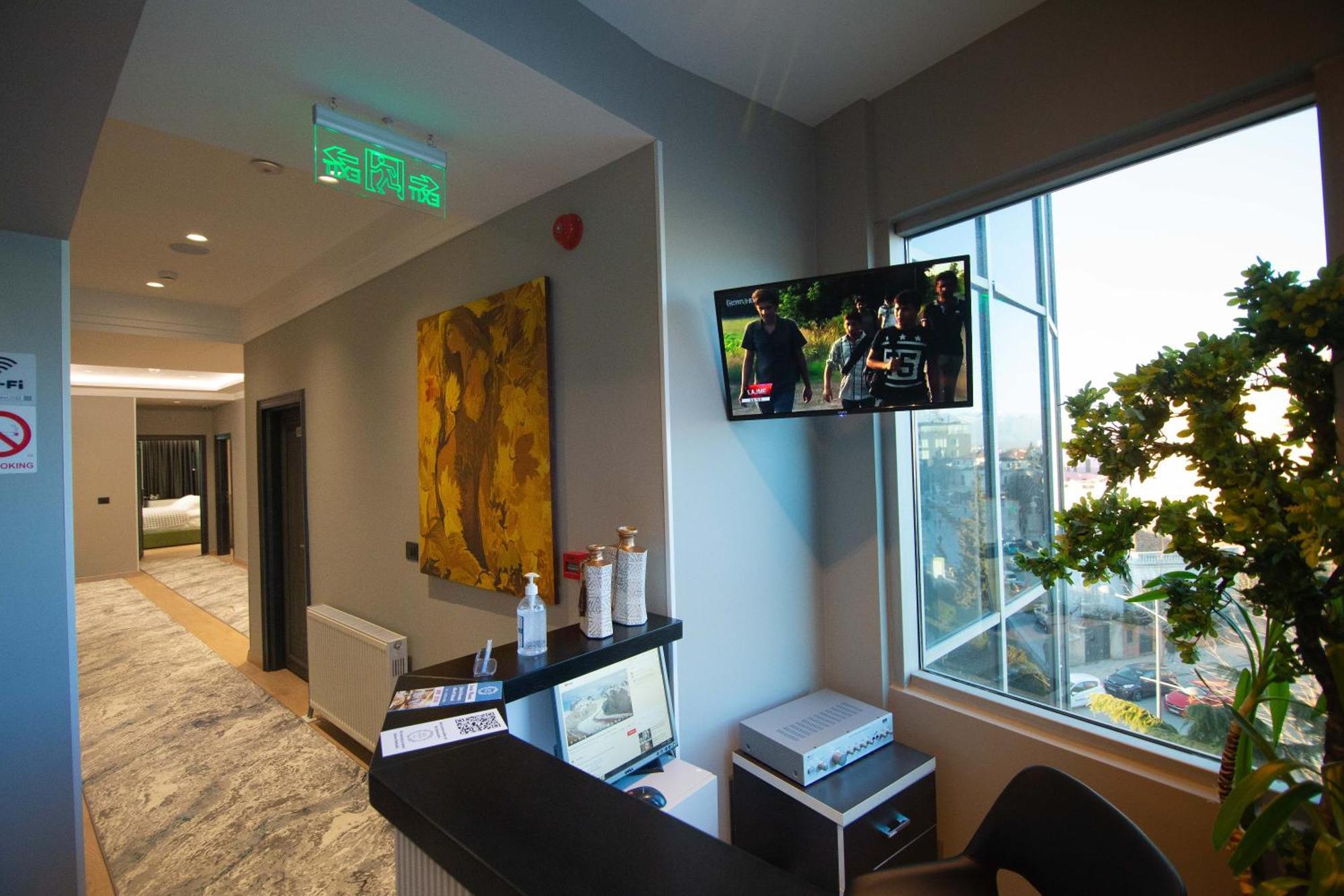 Sky View Hotel Korce Ngoại thất bức ảnh