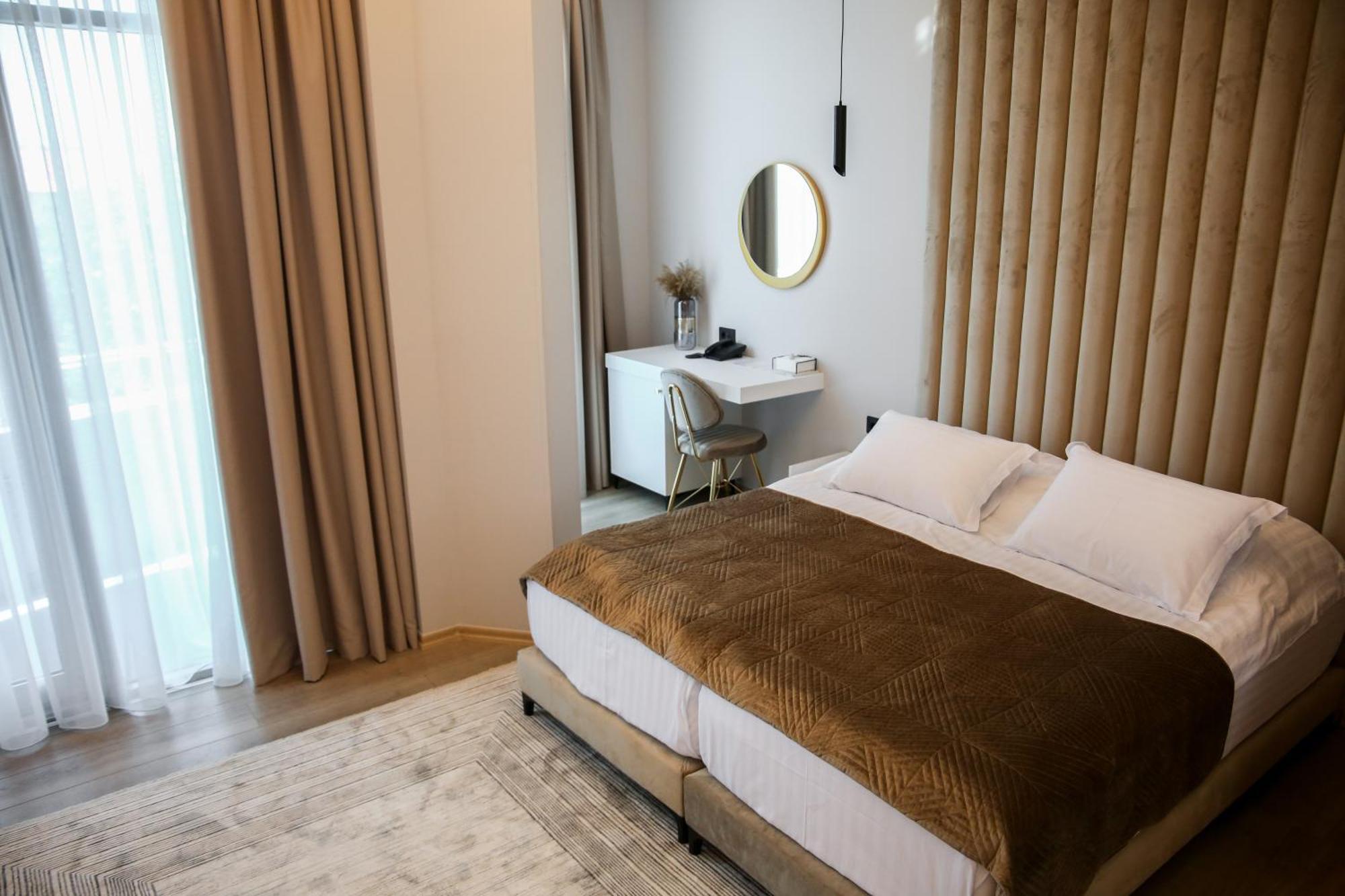 Sky View Hotel Korce Ngoại thất bức ảnh