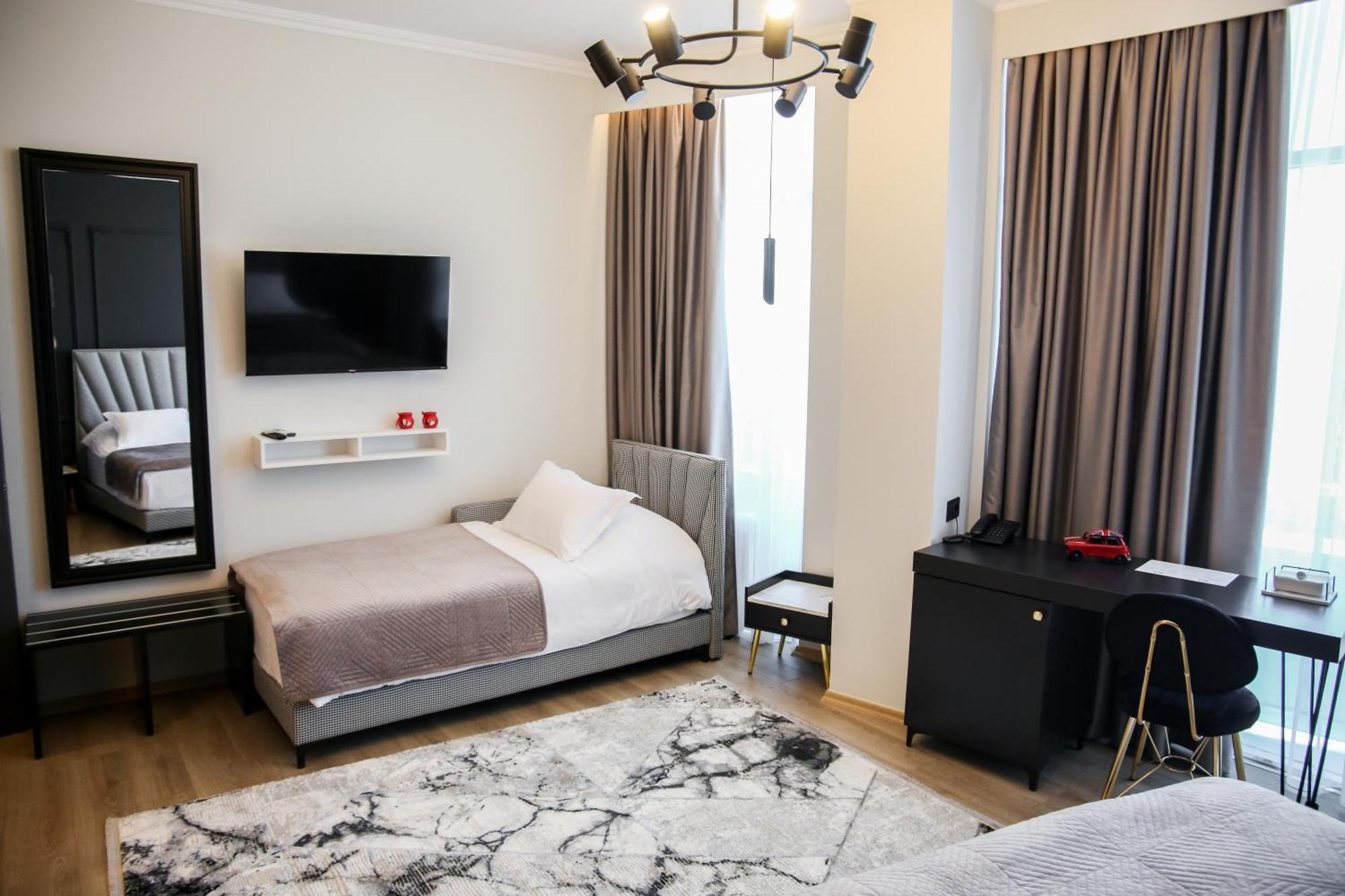 Sky View Hotel Korce Ngoại thất bức ảnh